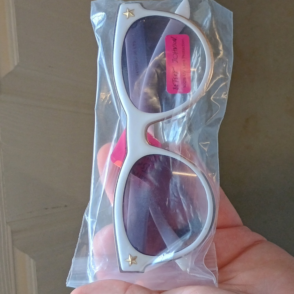Betsey Johnson Sunglasses SR0422